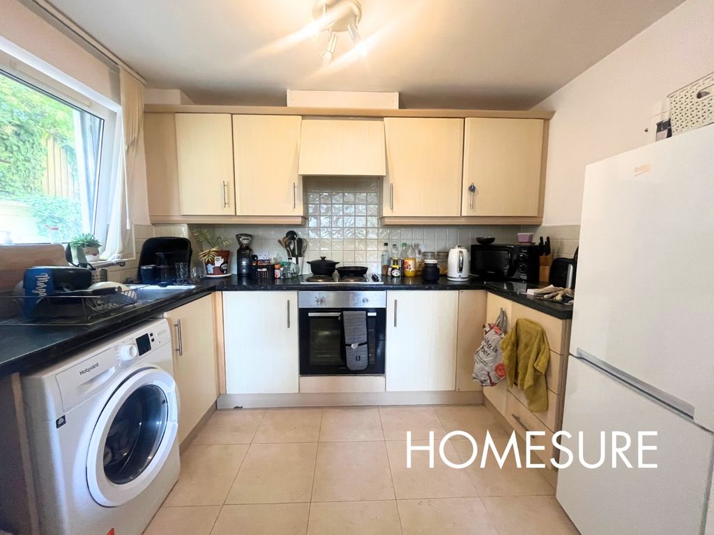 Property photo 2 of 8 Kitchen