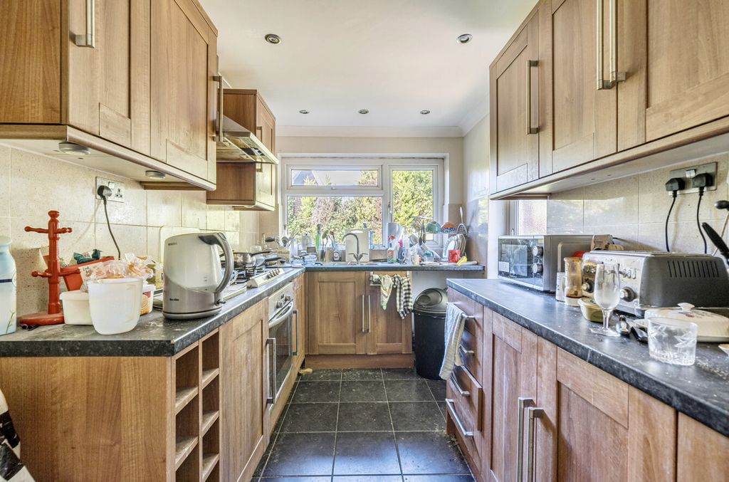 Property photo 3 of 14 1358168-14-68d555...