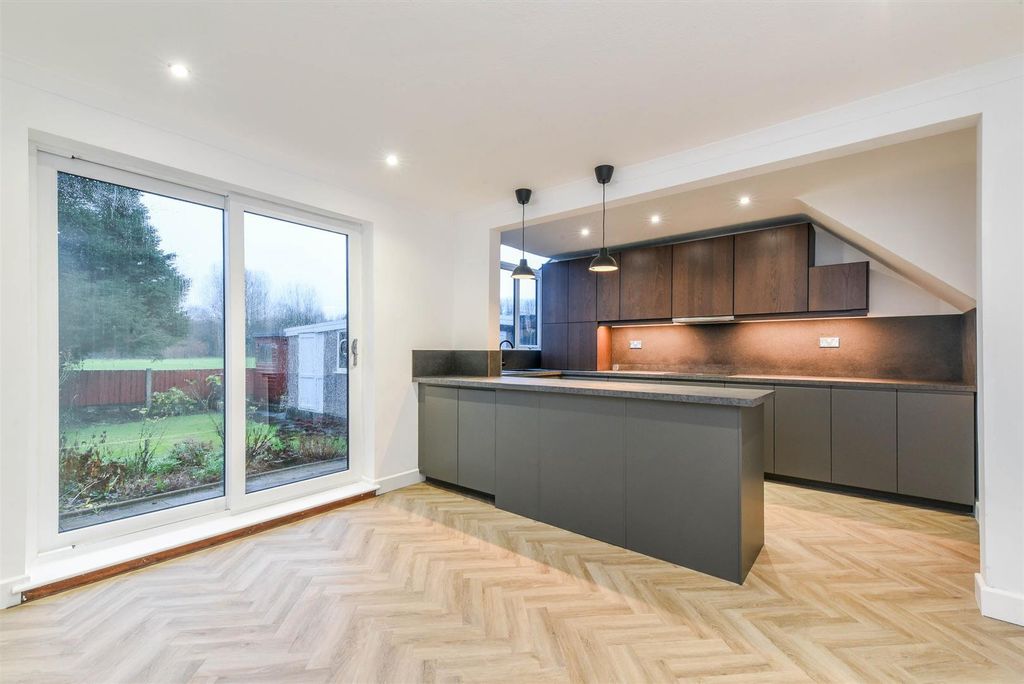 Property photo 2 of 22 Kitchen/Diner