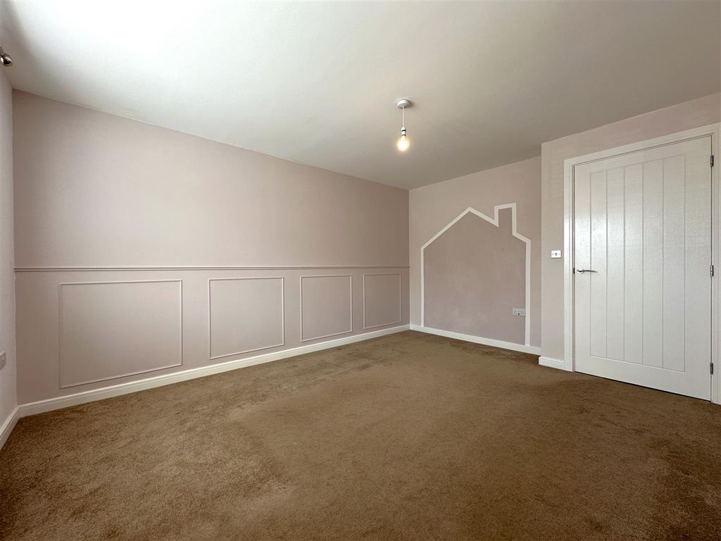 Property photo 2 of 17 Lounge 984