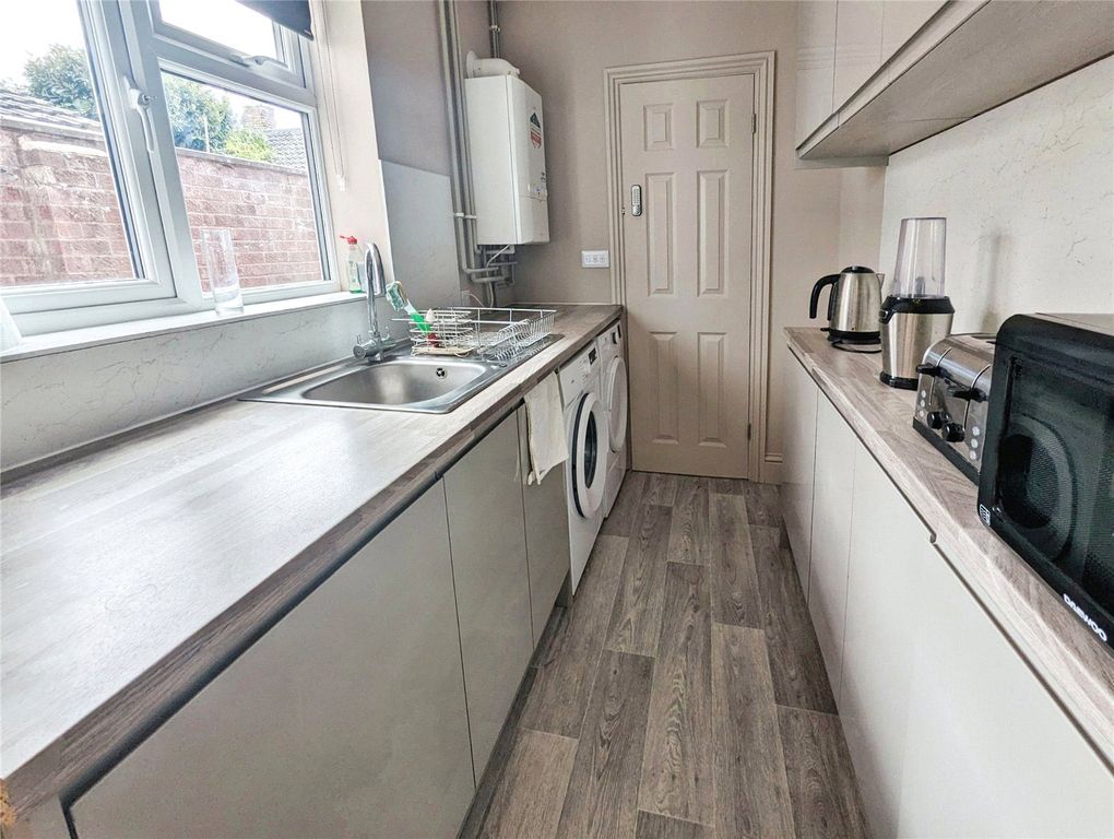 Property photo 3 of 5 Kitchen