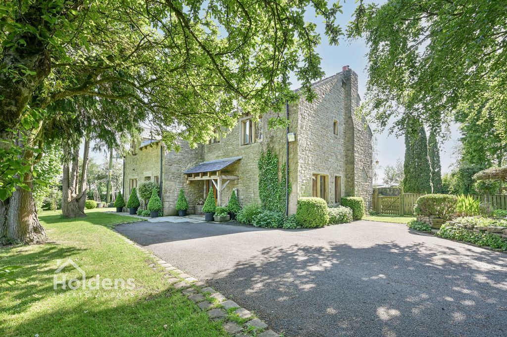 Property photo 1 of 32