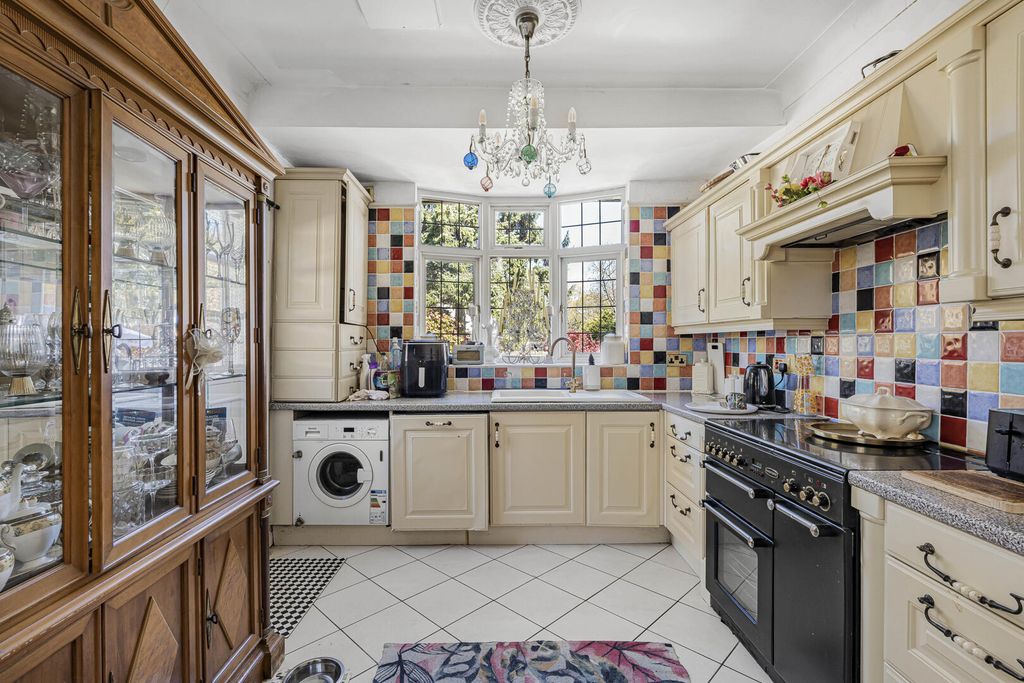 Property photo 3 of 20 Kitchen