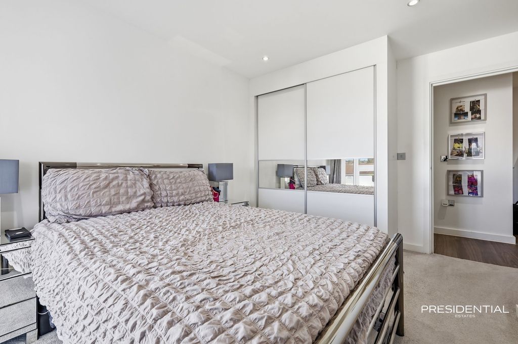 Property photo 3 of 25