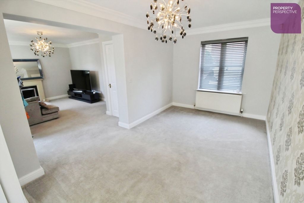 Property photo 3 of 11 Dining Room