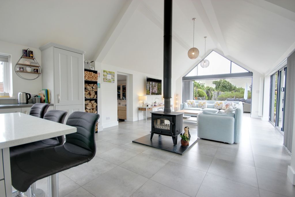 Property photo 2 of 31 1 Liv Kit A