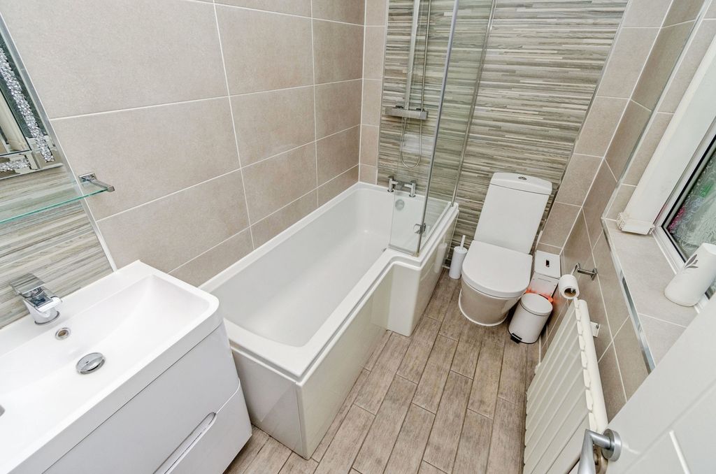 Property photo 2 of 17 Photo