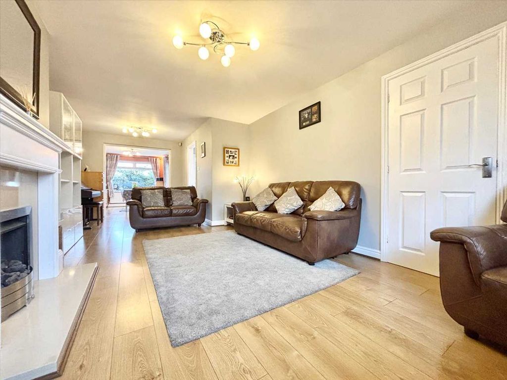 Property photo 2 of 30 Lounge