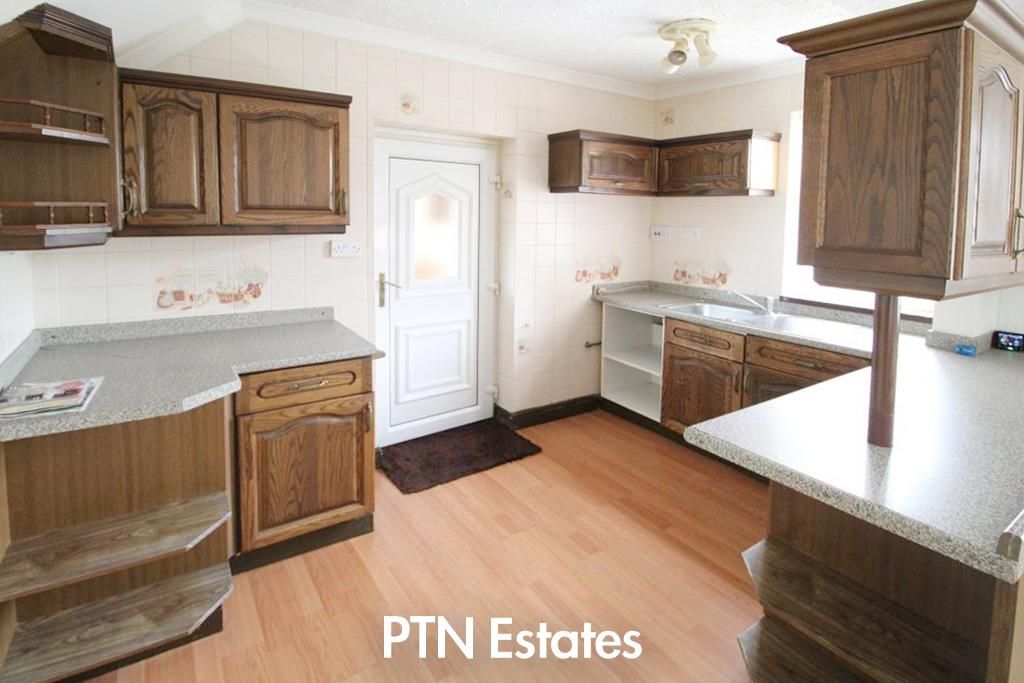 Property photo 2 of 16 Kitchen / Diner