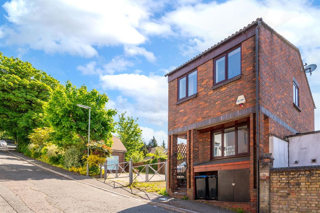 Property photo 3 of 17 1_Alfred_House_Externals_Front-4.Jpg