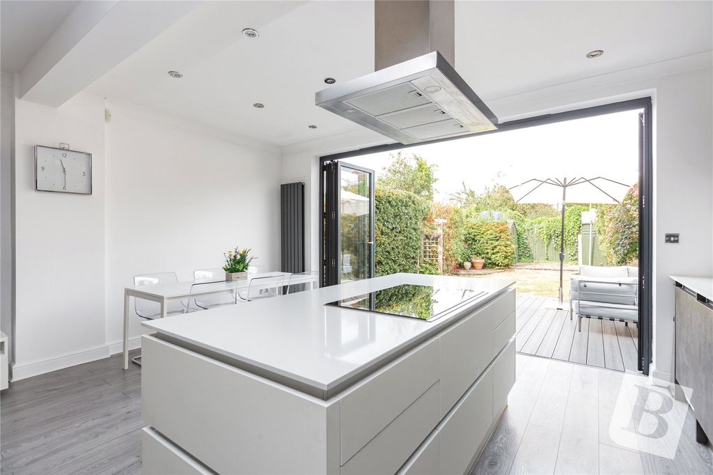 Property photo 2 of 17 Picture No. 06