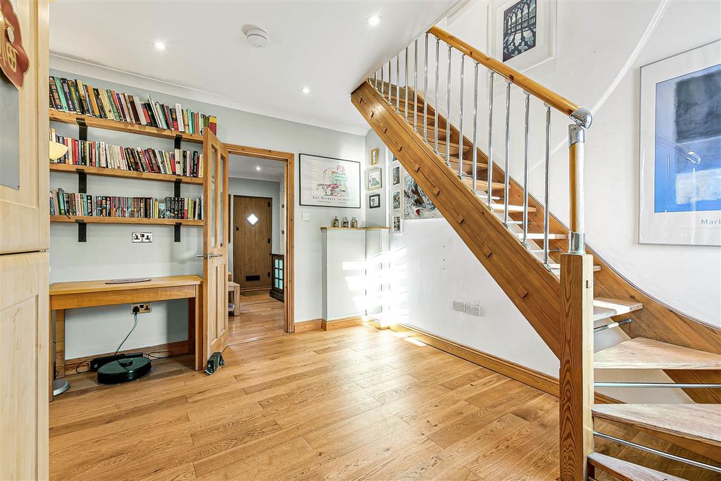 Property photo 2 of 30