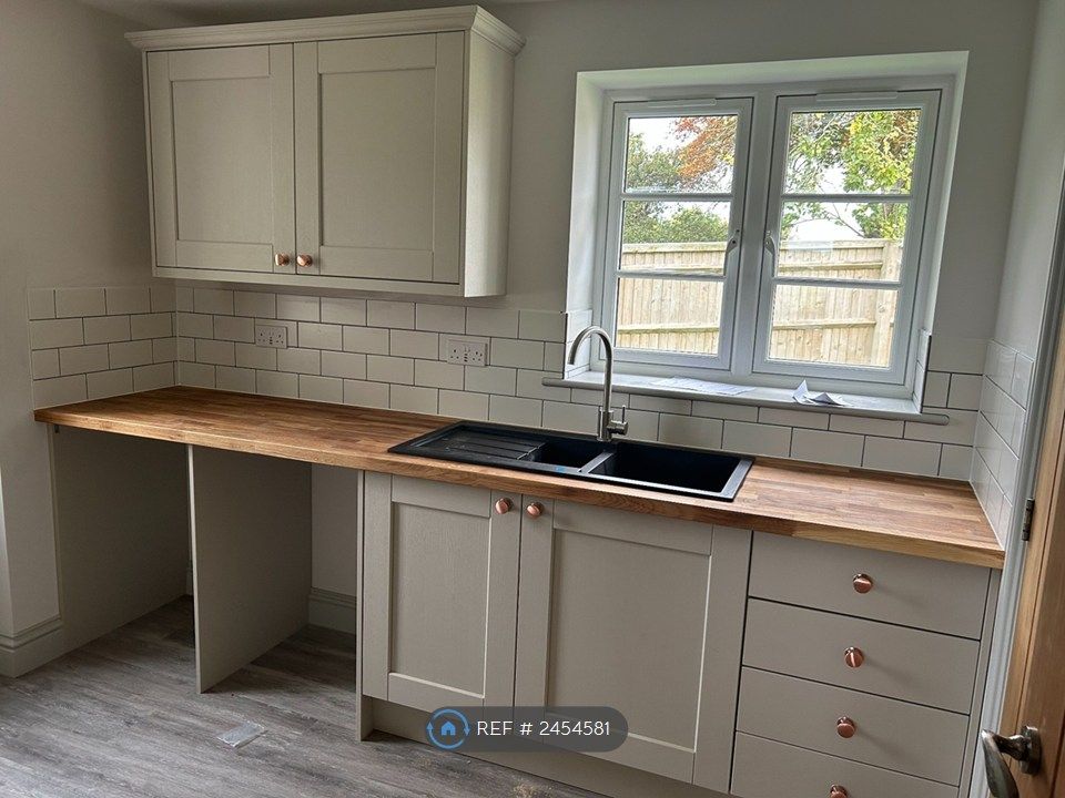 Property photo 3 of 10 Utility Room