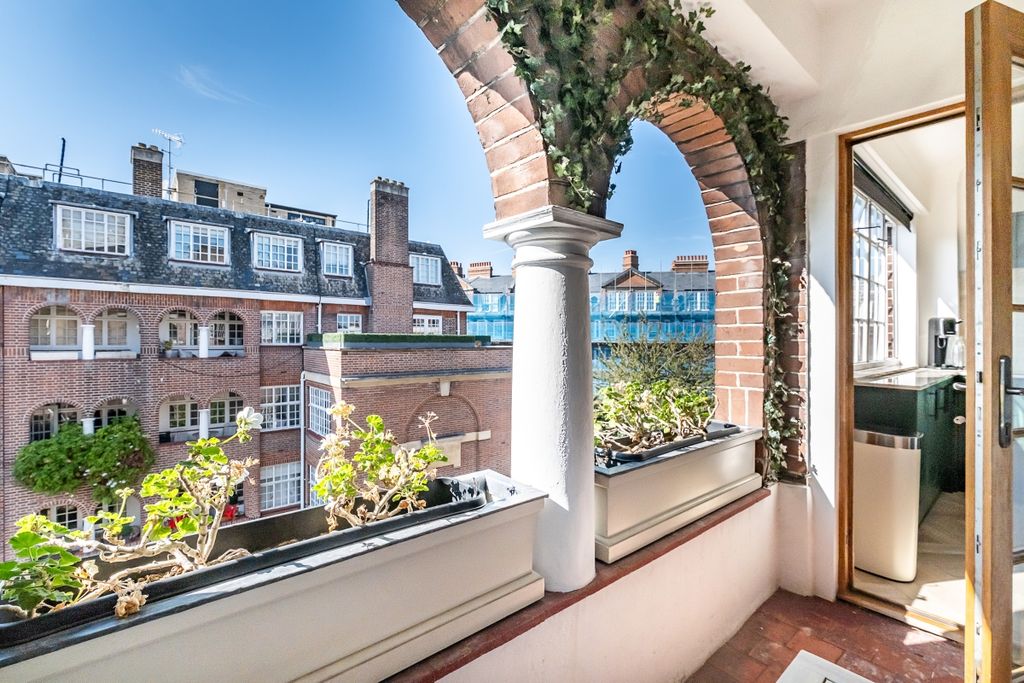 Property photo 2 of 16 Arundel-Court-10