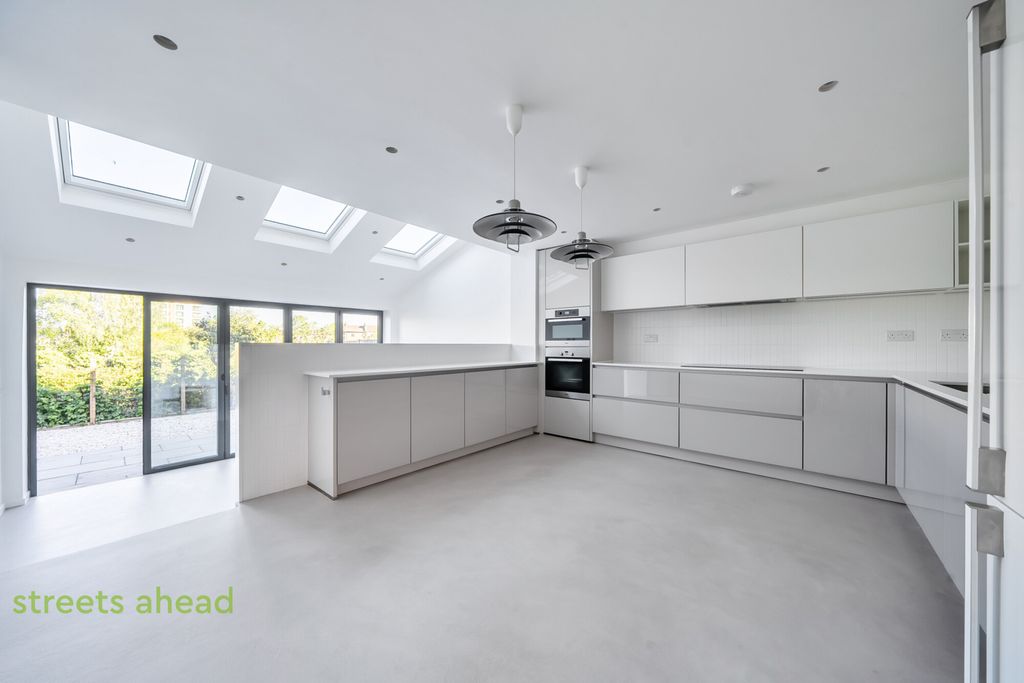 Property photo 1 of 20 27148B08-4801-4Be...