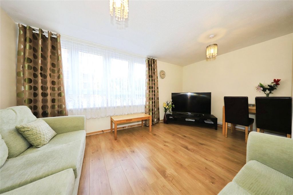 Property photo 3 of 13 Lounge