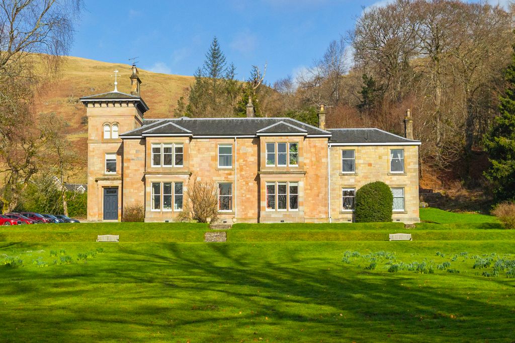 Property photo 2 of 44