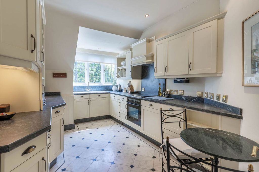 Property photo 3 of 23