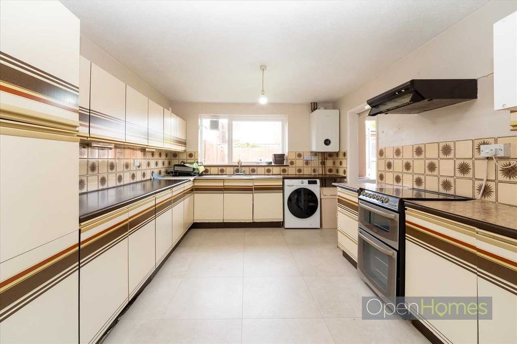 Property photo 3 of 23 Kitchen