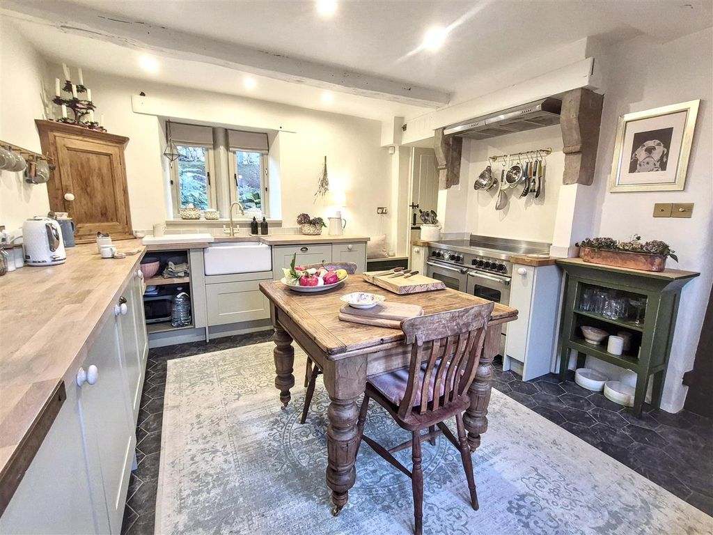 Property photo 3 of 73 Kitchen