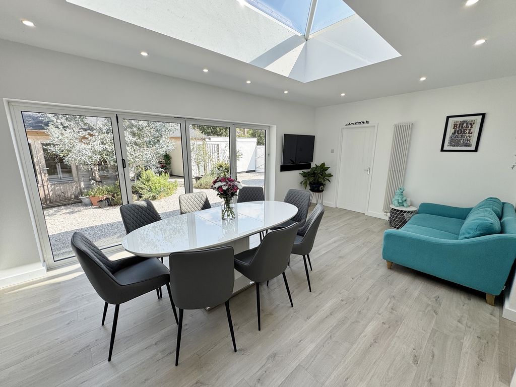 Property photo 2 of 33