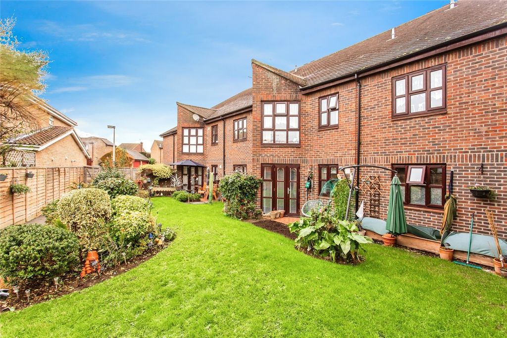 Property photo 1 of 16 Communal Gardens