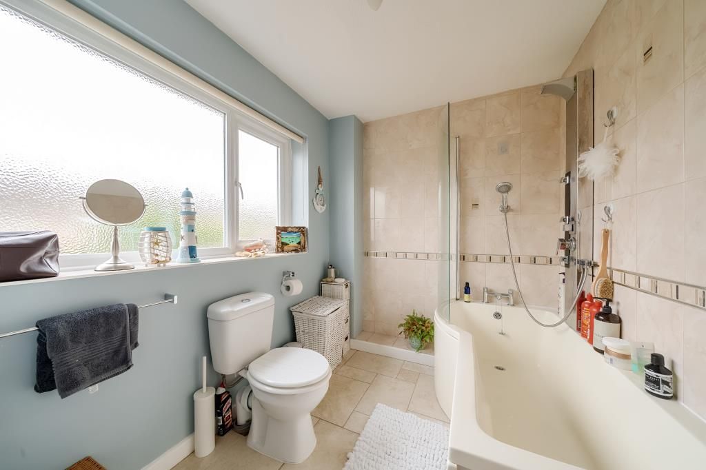 Property photo 3 of 10 Bathroom