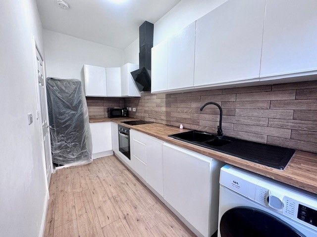 Property photo 2 of 8 Kitchen