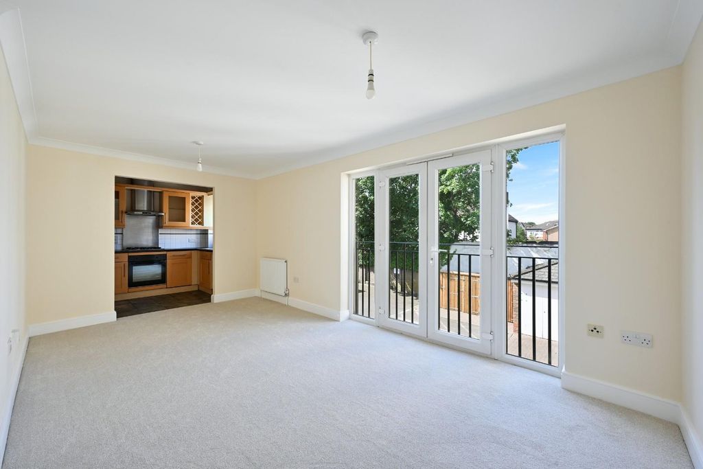 Property photo 2 of 16 St Georges Court