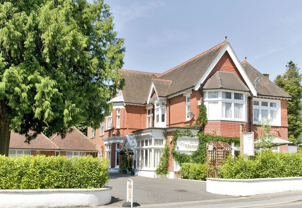 Property photo 1 of 11 Grovefield Manor.Jpg