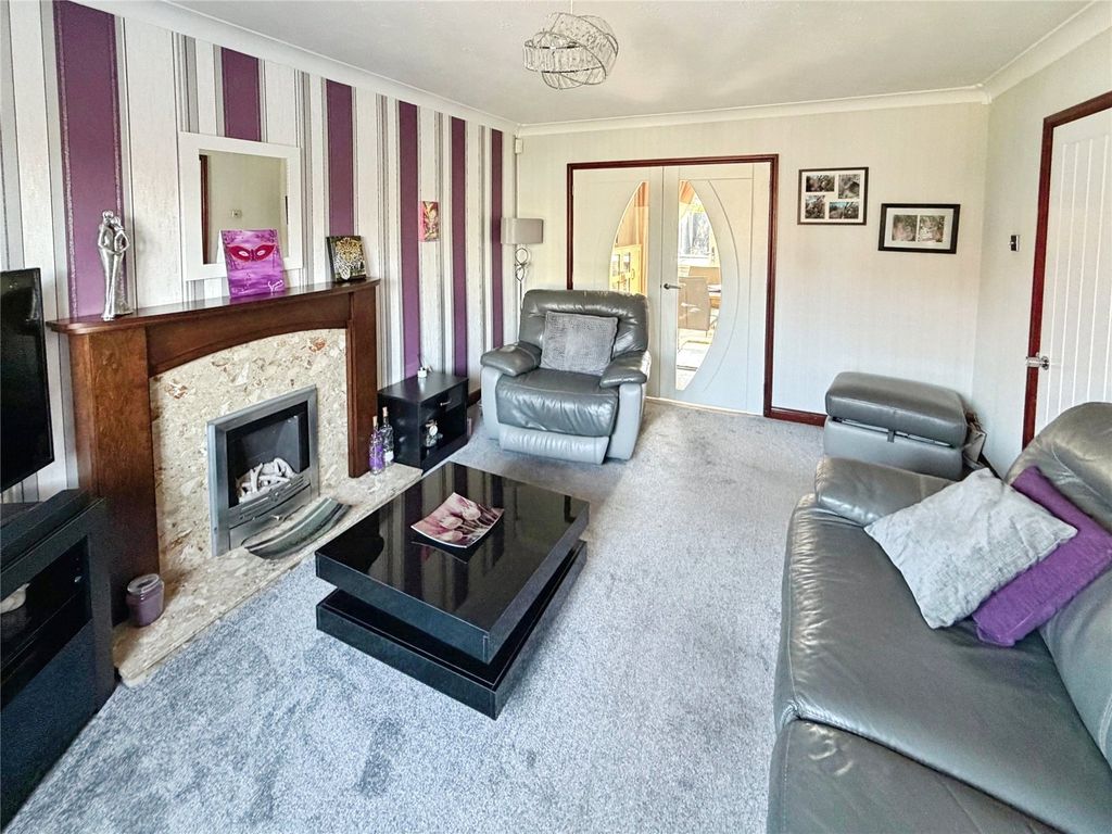 Property photo 3 of 15 Lounge