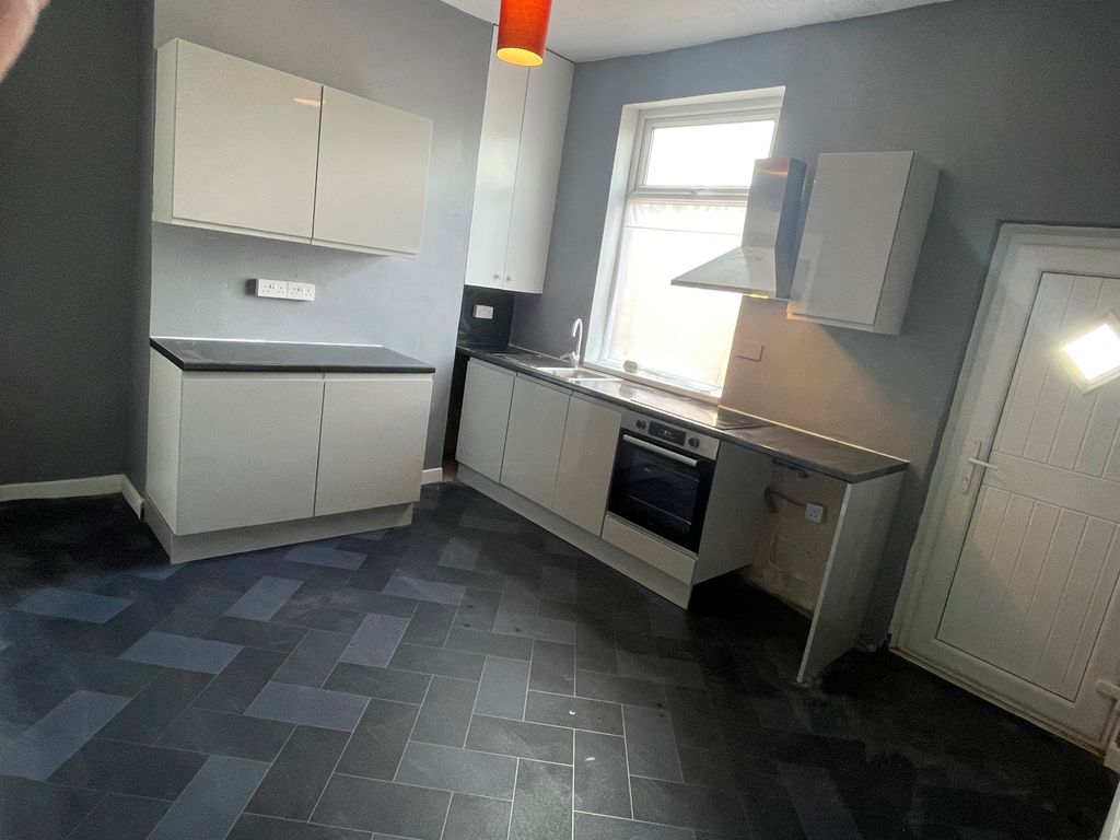Property photo 1 of 7 Kitchen