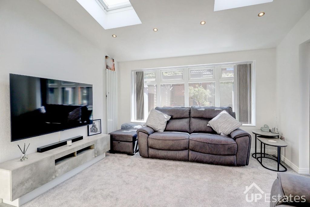 Property photo 3 of 31