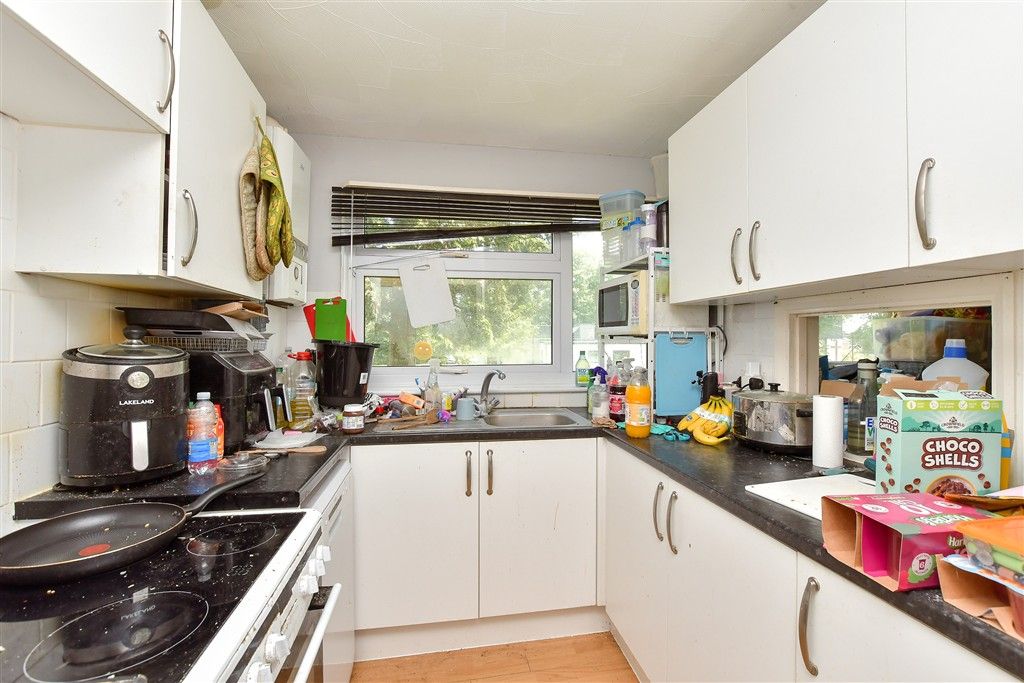 Property photo 3 of 9 Kitchen