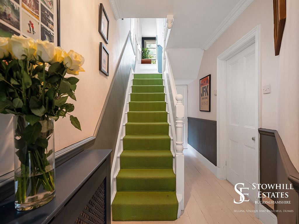 Property photo 2 of 27 Entrance Hall