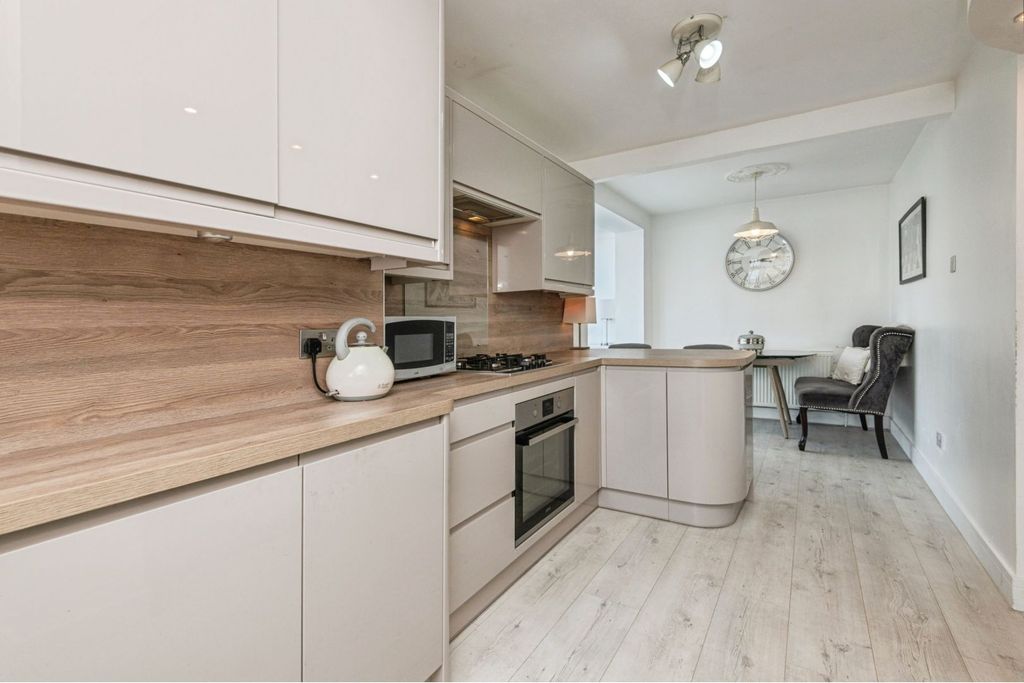 Property photo 3 of 17 Kitchen/Dining Room