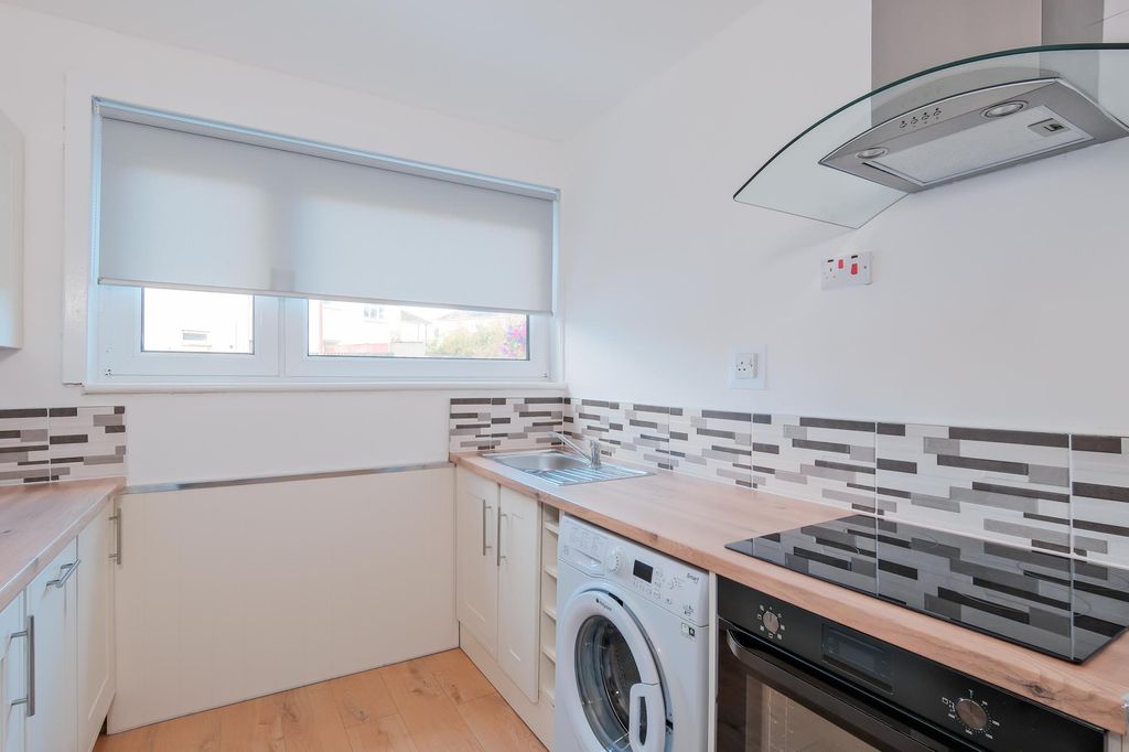 Property photo 3 of 30