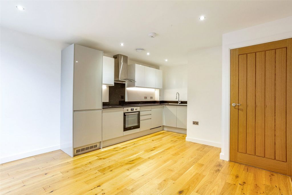 Property photo 3 of 10 Flat 2, 20 Legge Lane, Birmingham, B1 3Et