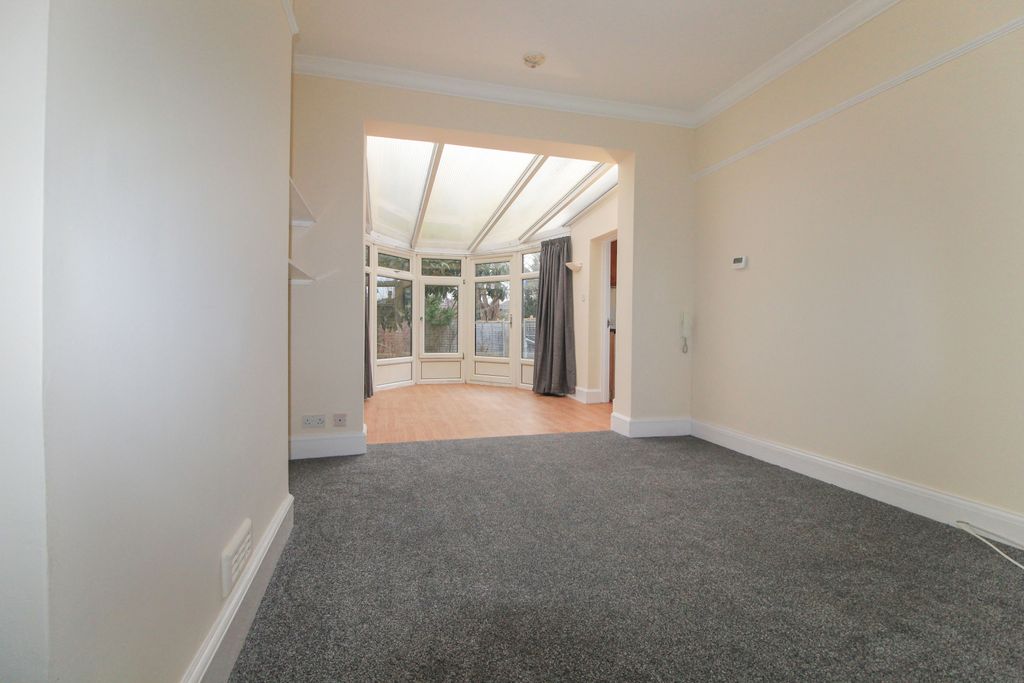 Property photo 3 of 16 Gallery