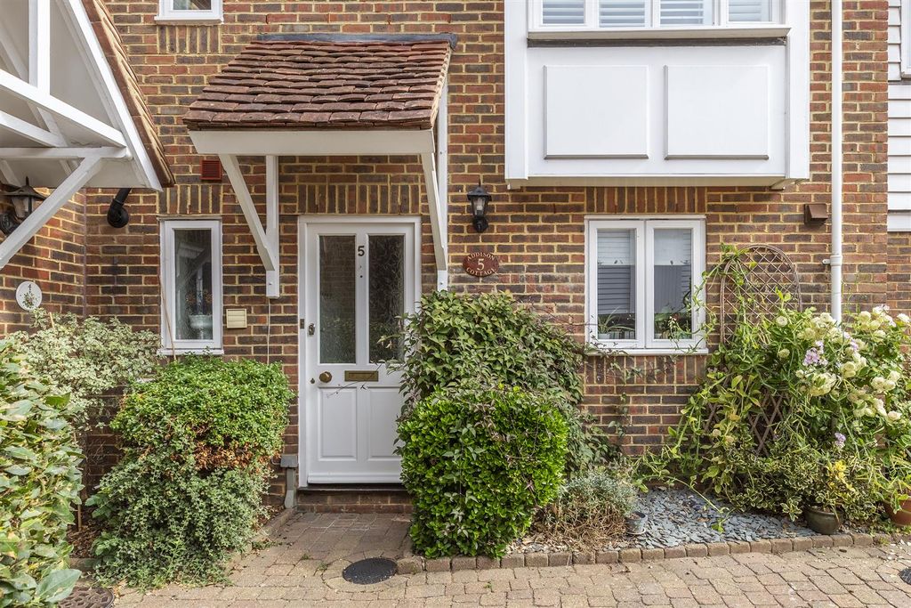 Property photo 2 of 32