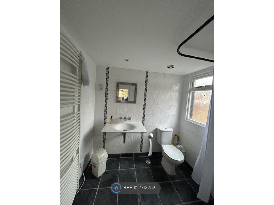 Property photo 2 of 7 Bathroom