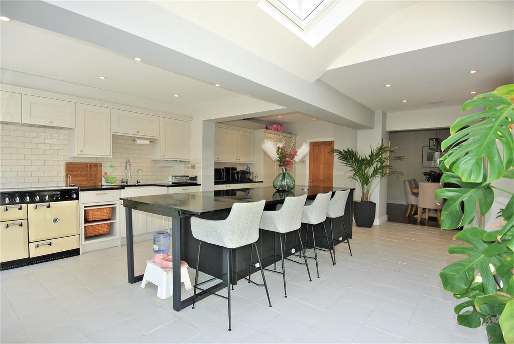 Property photo 2 of 24 Kitchen