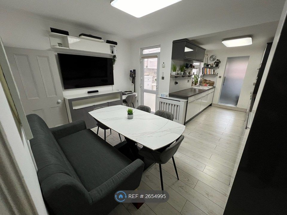 Property photo 3 of 22