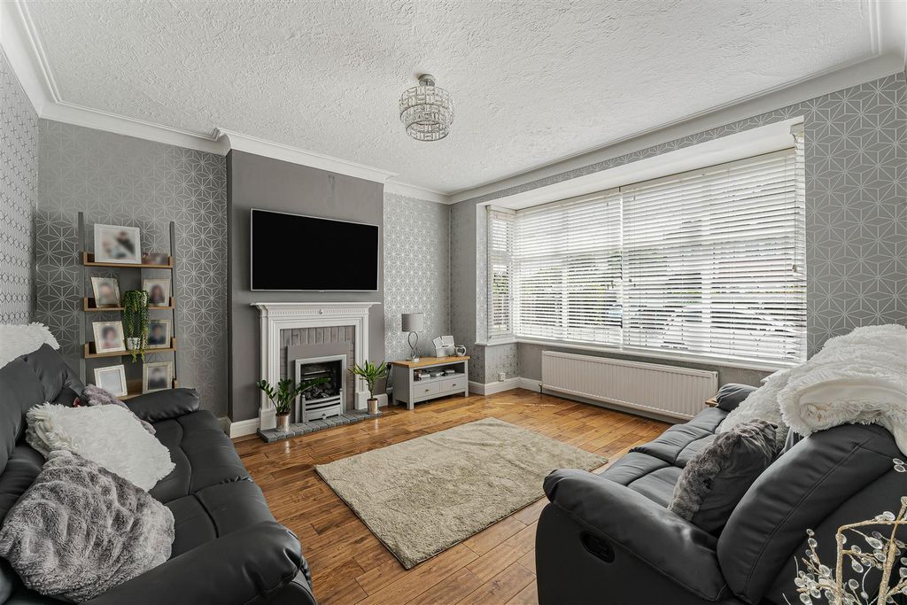 Property photo 2 of 33