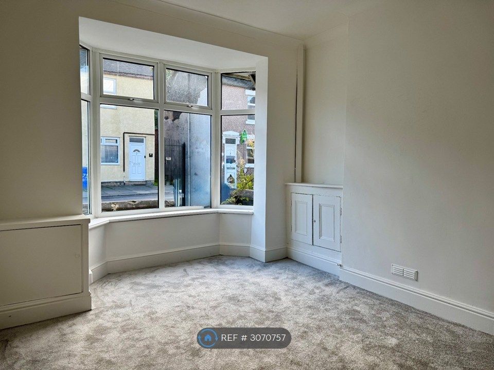 Property photo 3 of 13 Front Room