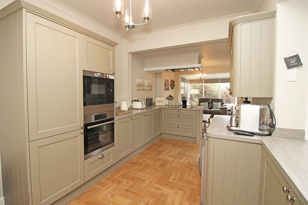 Property photo 3 of 25