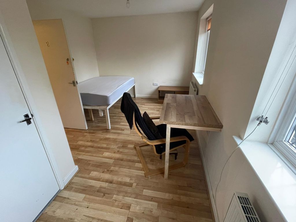 Property photo 2 of 3