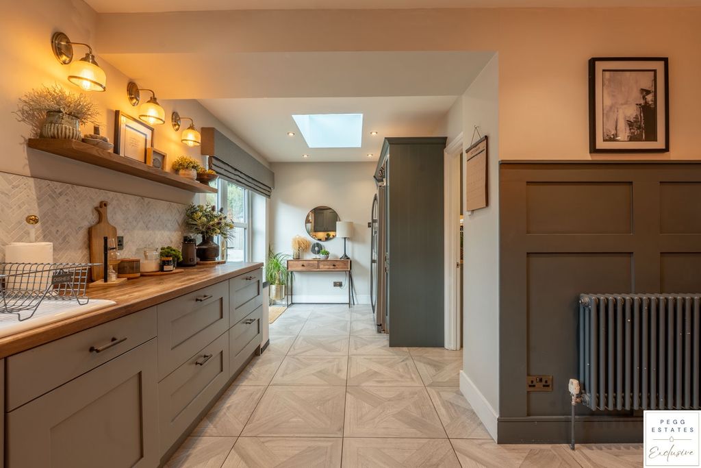 Property photo 3 of 41