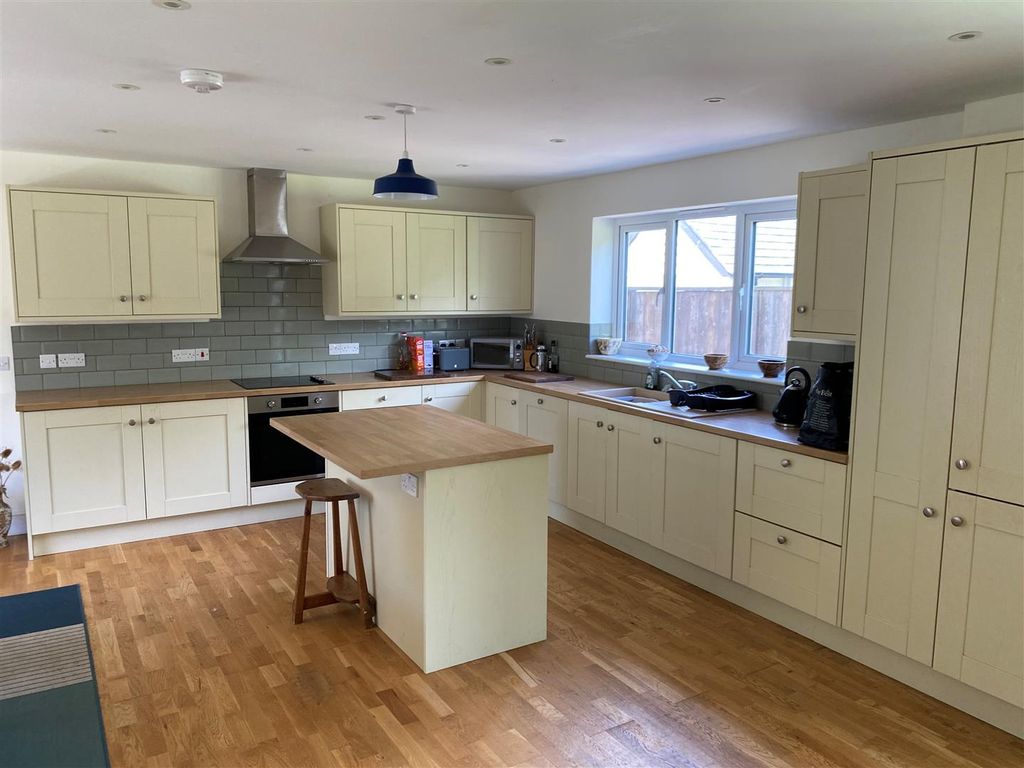 Property photo 3 of 12 Kitchen.Jpg