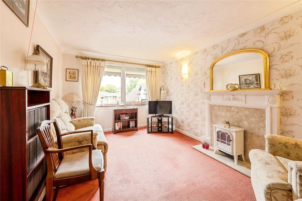 Property photo 2 of 12 Lounge